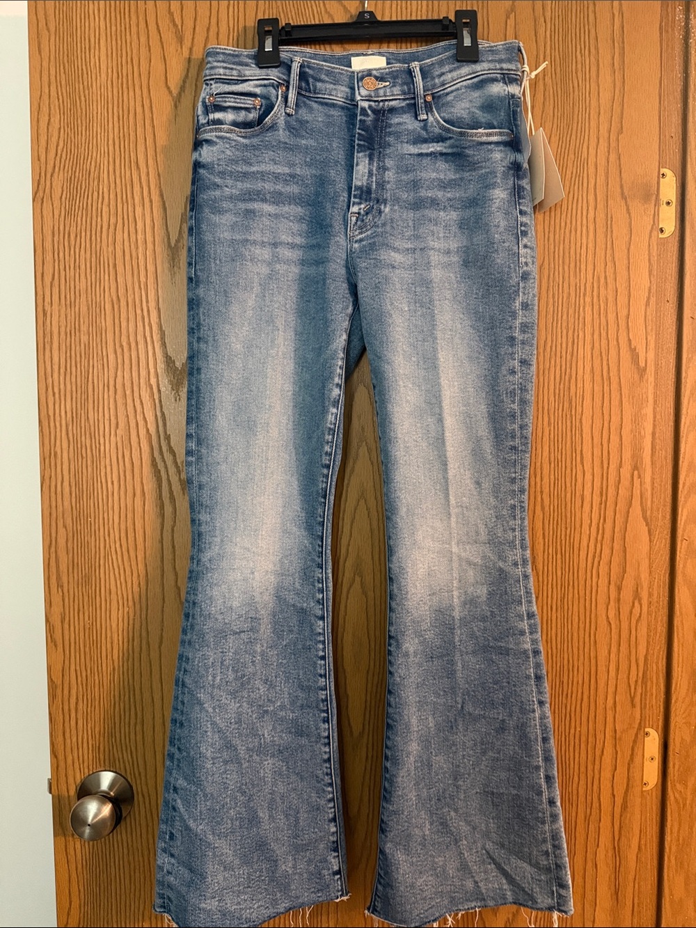 NWT! MOTHER The Weekender Fray mid Rise Flare Women’s Jeans